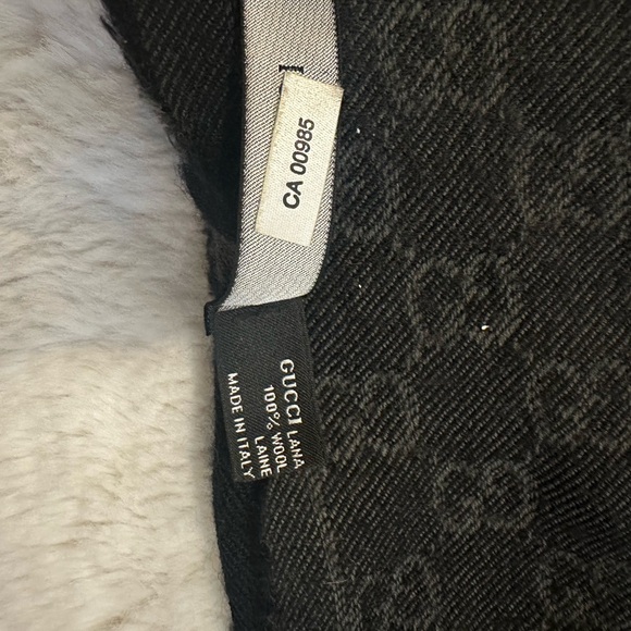 GUCCI BLACK SCARF - Picture 5 of 7